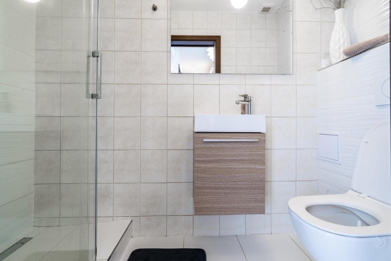 Cozy Terraced House With Infra Sauna And Parking Jesenice (Prague-West)